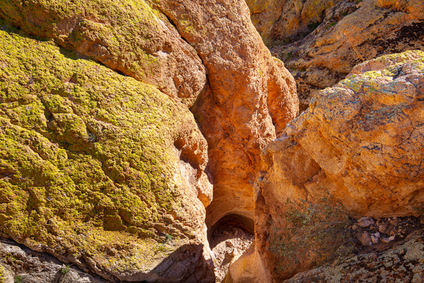 Superstition Mountains, Dry Fall in Wash 